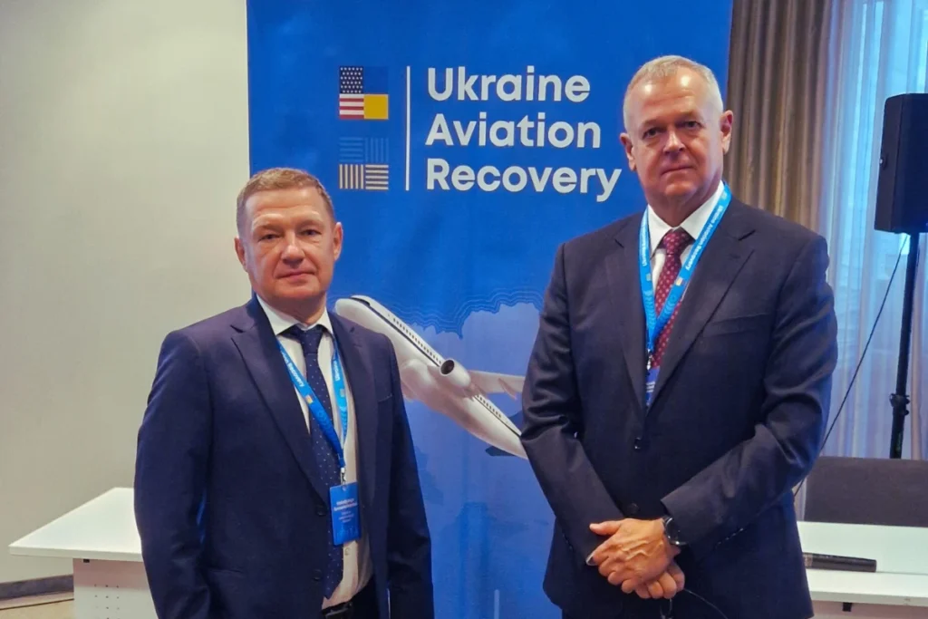 Міжнародний аеропорт «Київ» ім. Ігоря Сікорського, в особі Голови Ради директорів Дениса Костржевського та директора ТОВ «Мастер Авіа» Володимира Кудака,  Міжнародний аеропорт «Київ» ім. Ігоря Сікорського, в особі Голови Ради директорів Дениса Костржевського та директора ТОВ «Мастер Авіа» Володимира Кудака,