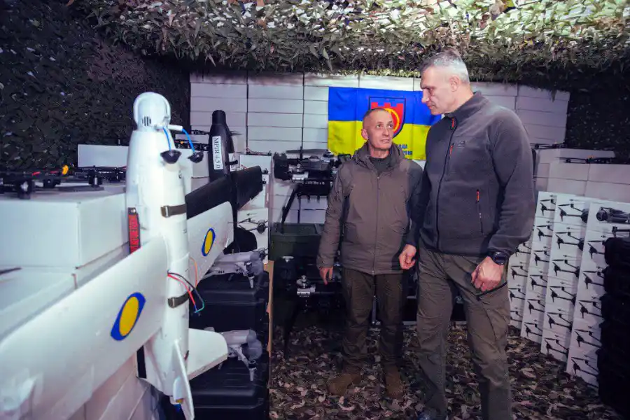 Віталій Кличко передав 112-й бригаді ТрО Києва майже 1500 дронів: столиця посилює підтримку фронту