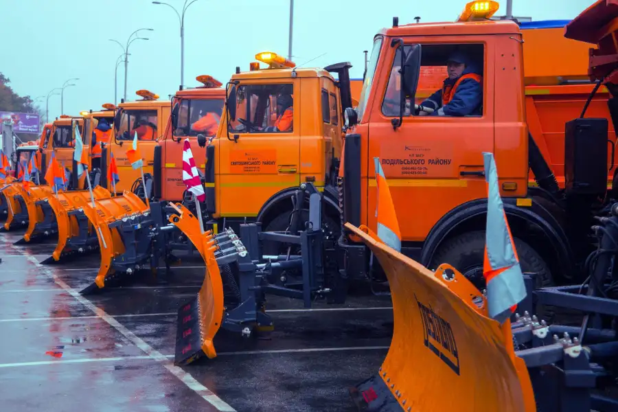 Снігопад - Київ працює без збоїв: як транспортні служби столиці протидіють ожеледиці Новини Києва 2025 Снігопад
